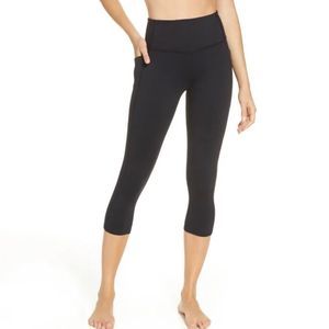 Zella Live In High Waist Pocket Crop Leggings - size medium